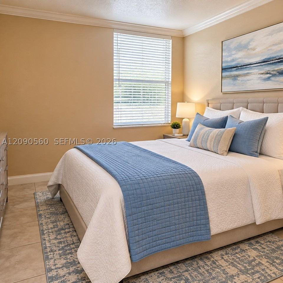 1815 W 56th St #104 - Photo 6 of 9