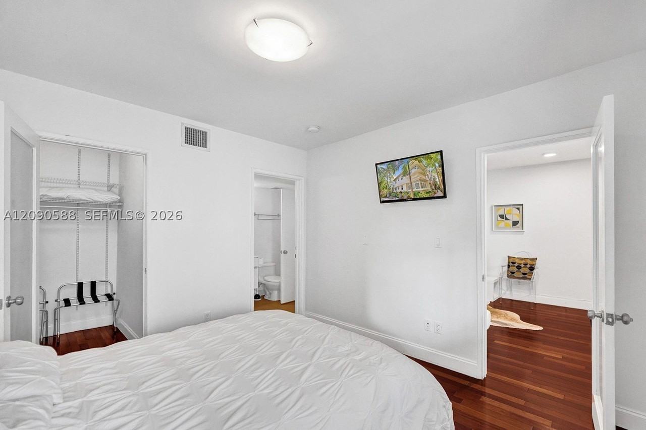 1340 Drexel Ave #407 - Photo 4 of 34