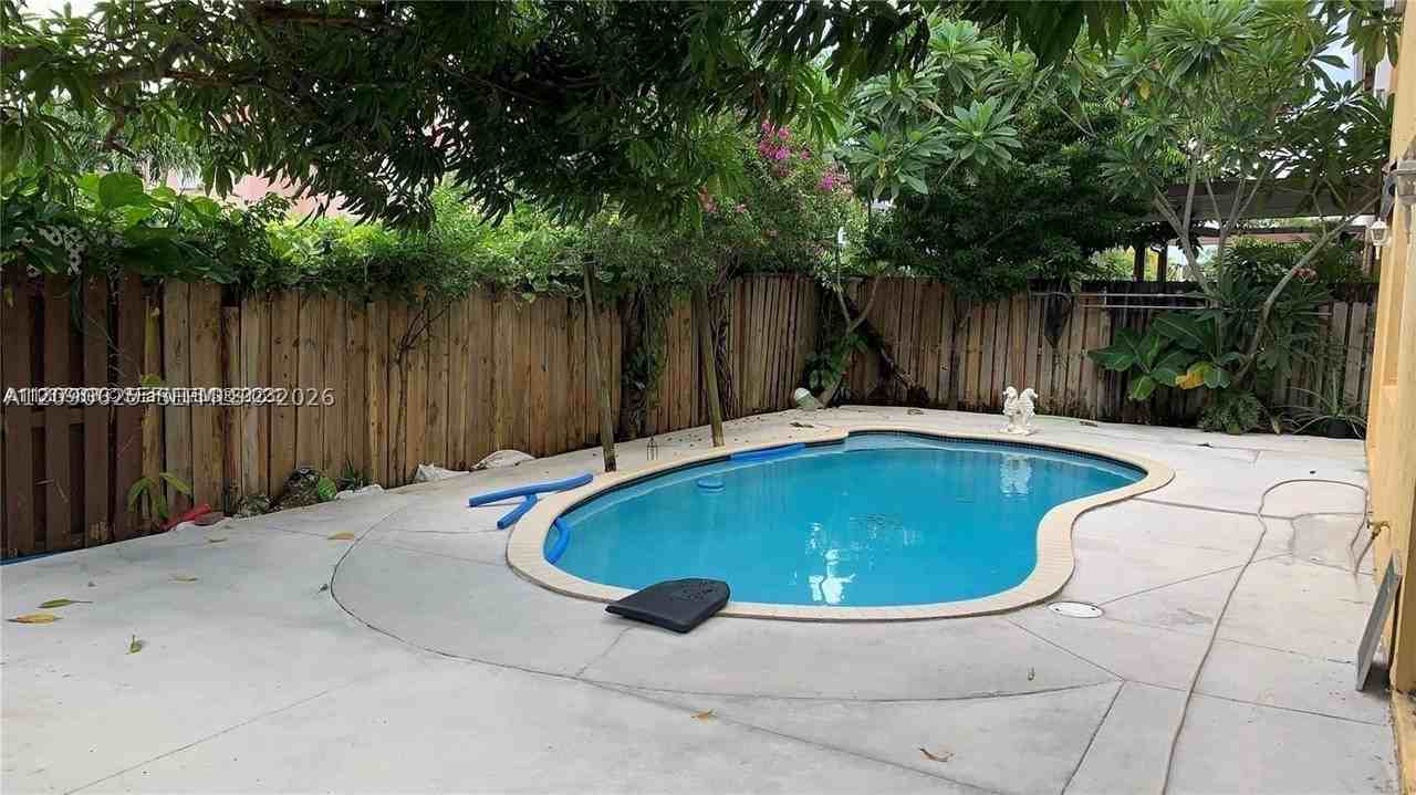 15809 Sw 60th Ter #15809 - Photo 4 of 25
