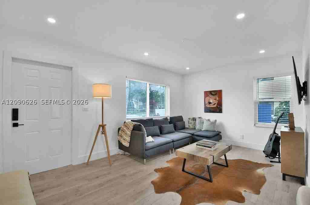 3521 Sw 16th St #0 - Photo 2 of 33