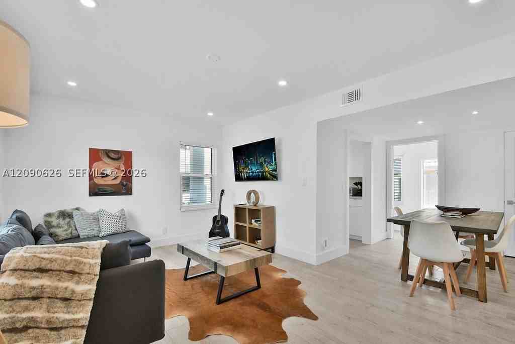 3521 Sw 16th St #0 - Photo 4 of 33