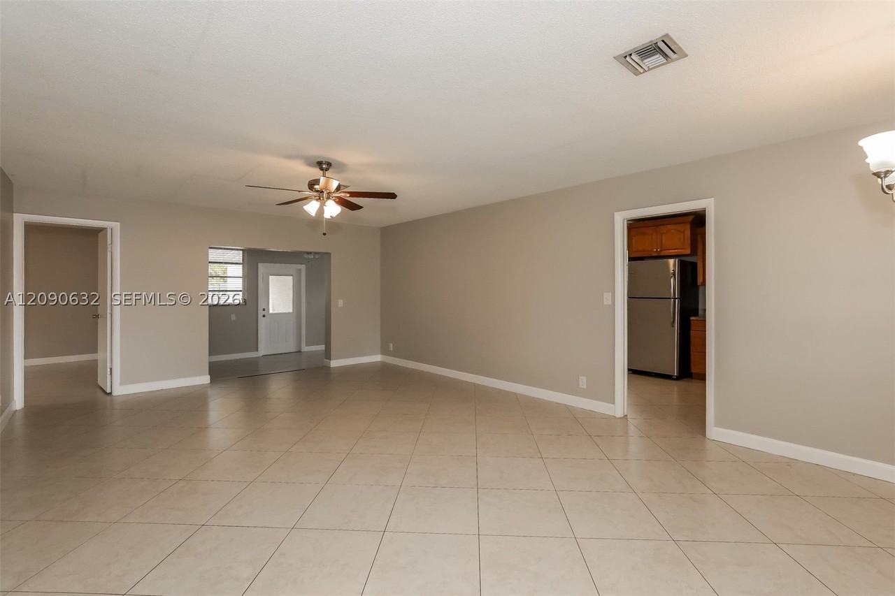 2200 N 55th Ave - Photo 2 of 15
