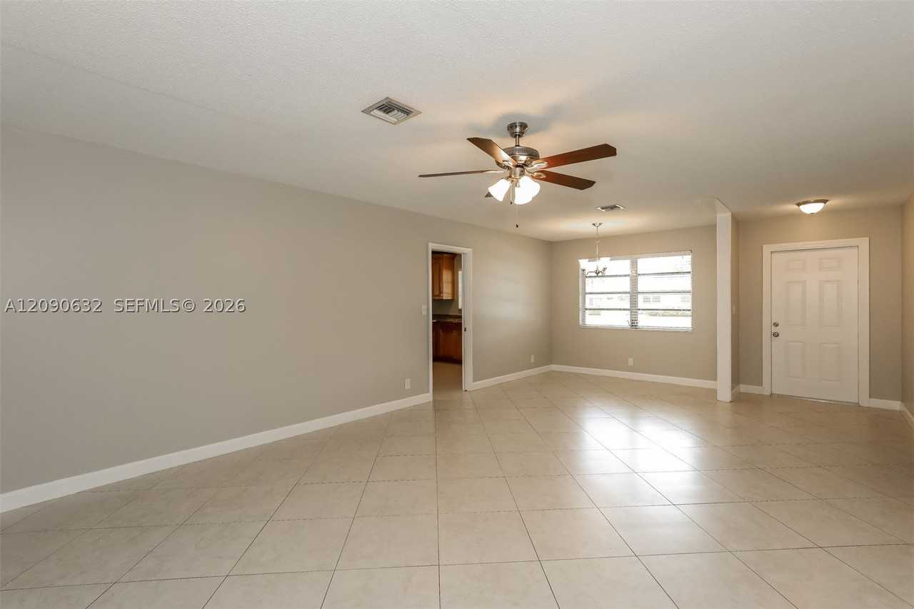 2200 N 55th Ave - Photo 3 of 15