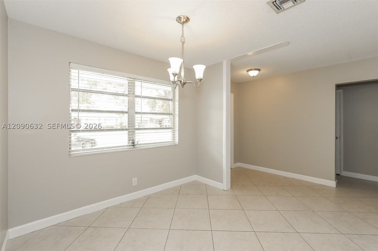 2200 N 55th Ave - Photo 4 of 15