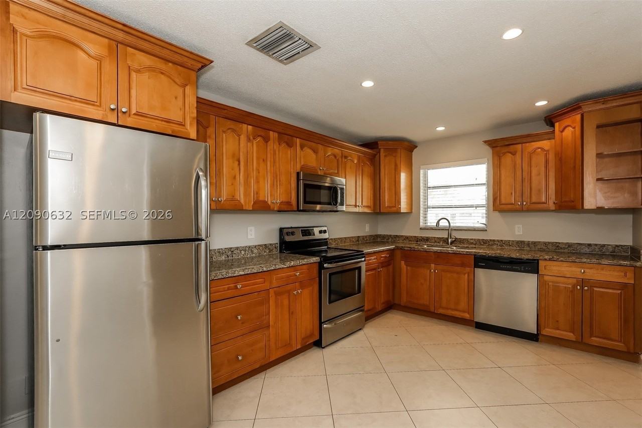 2200 N 55th Ave - Photo 5 of 15
