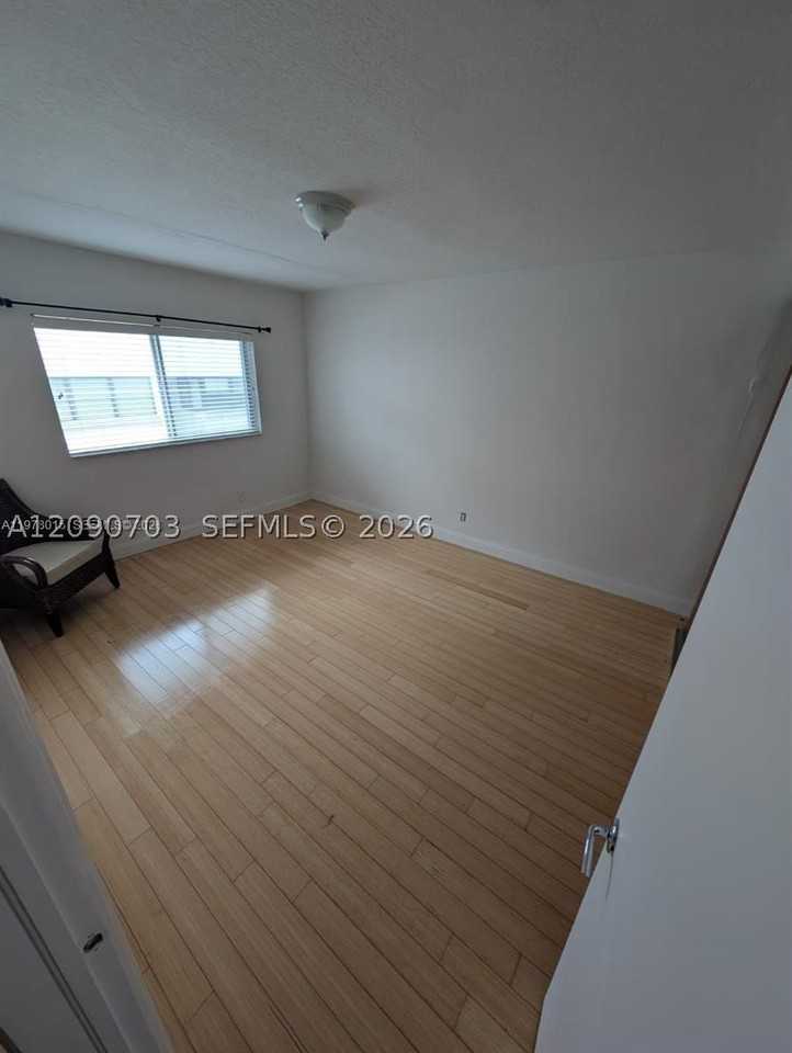 10101 W Bay Harbor Dr #9 - Photo 4 of 5