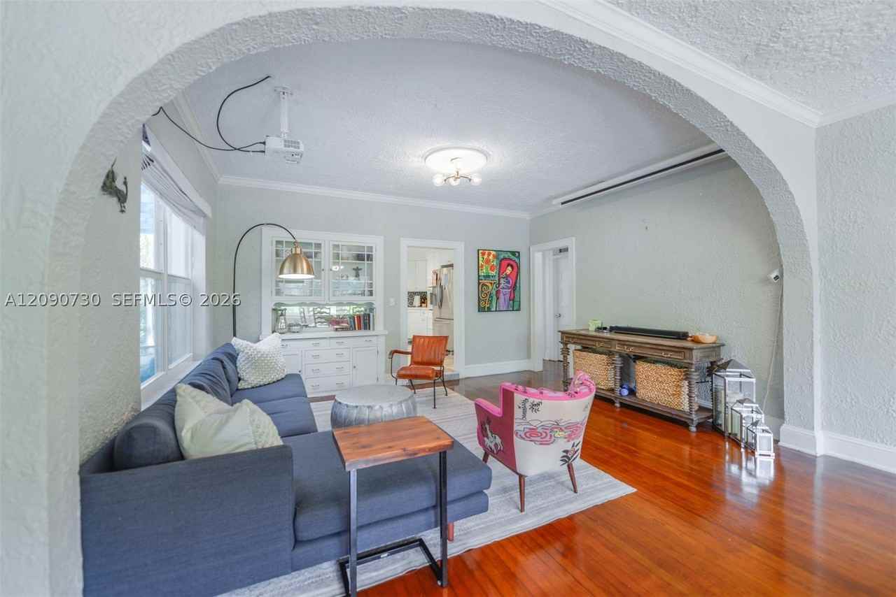 229 Sw 19th Rd - Photo 5 of 44