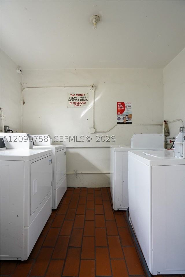 1940 Biarritz Dr #4 - Photo 2 of 5