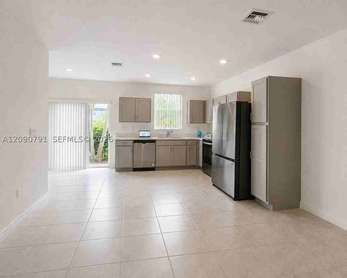 364 Nw 8th Ct #364 - Photo 2 of 24