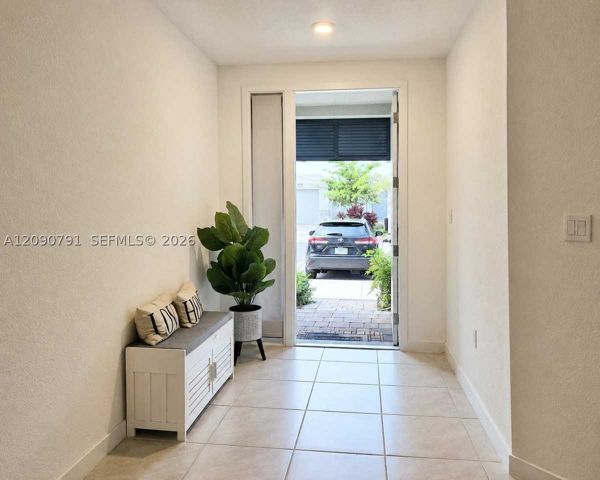 364 Nw 8th Ct #364 - Photo 3 of 24