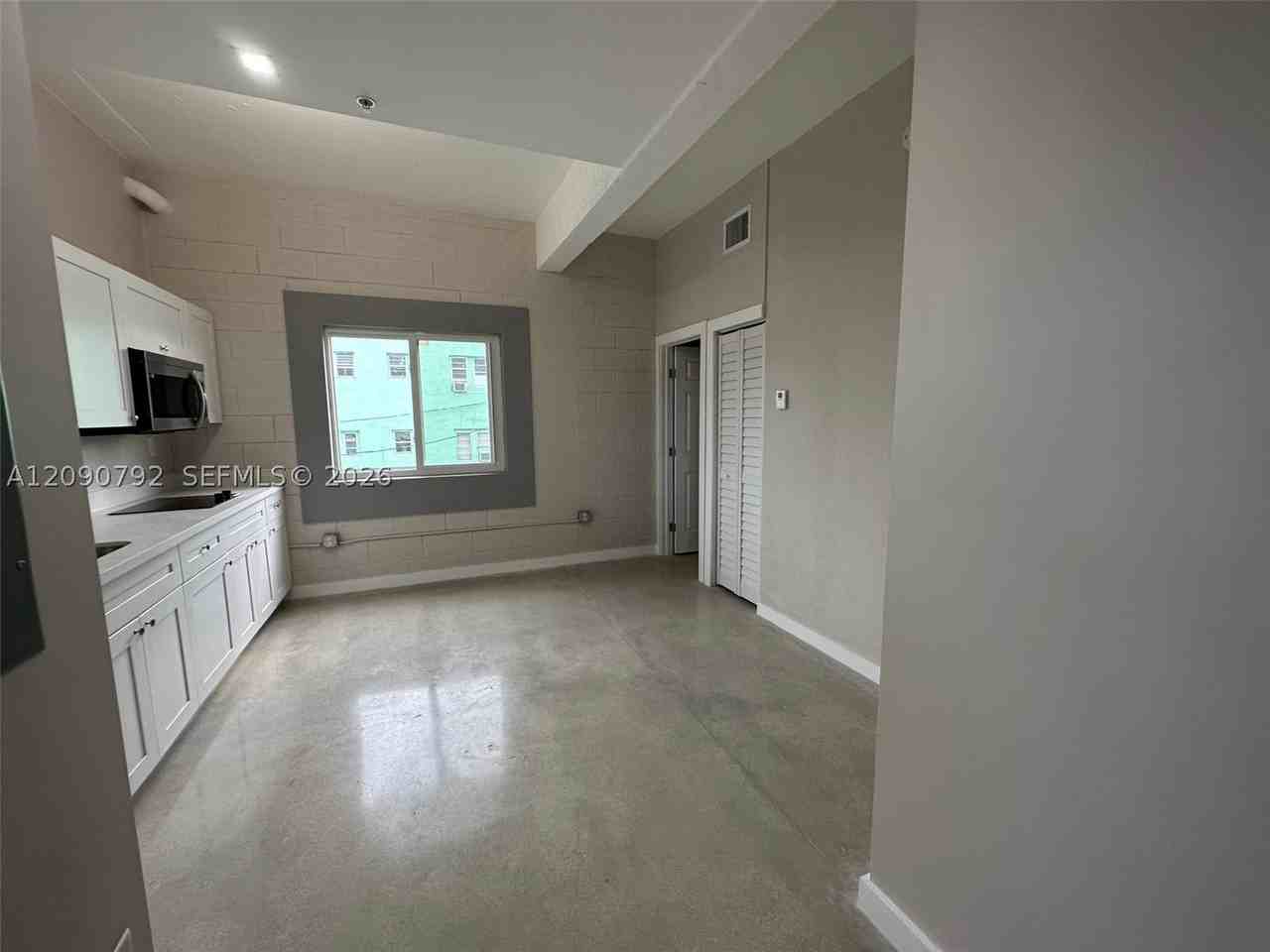 320 Sw 13th Ave #302 - Photo 4 of 12