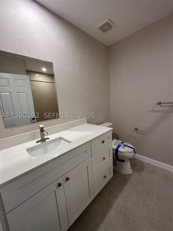 320 Sw 13th Ave #302 - Photo 7 of 12