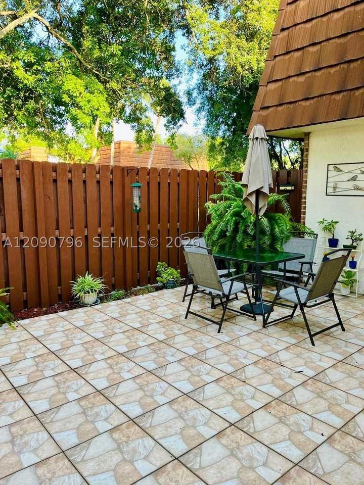 837 Sw 118th Ter - Photo 4 of 9