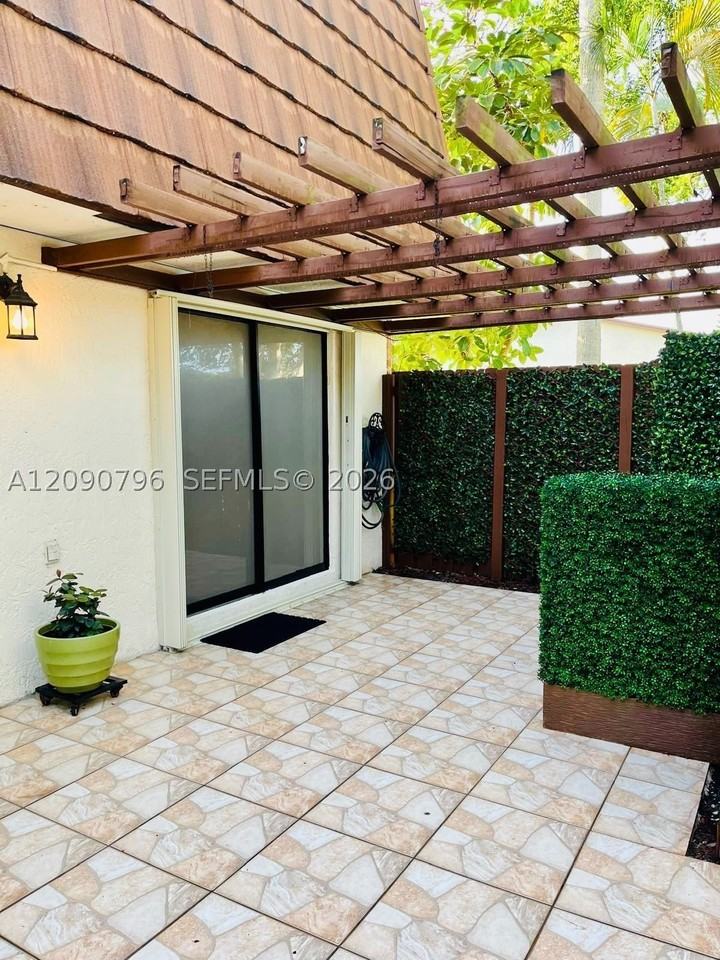 837 Sw 118th Ter - Photo 5 of 9