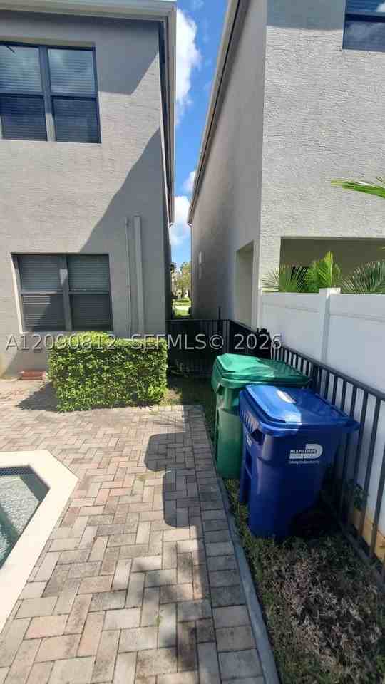 652 Ne 191st Ter #0 - Photo 4 of 29