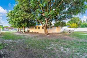 featured image of 559 Nw 2nd St #B