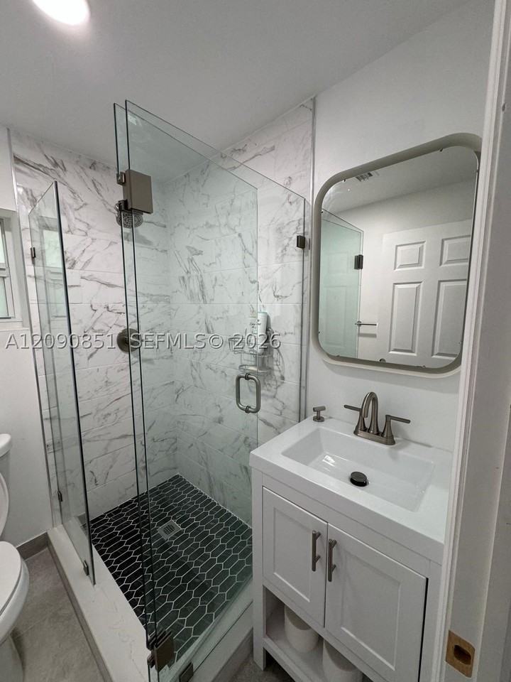 1416 Sw 27th St - Photo 2 of 38