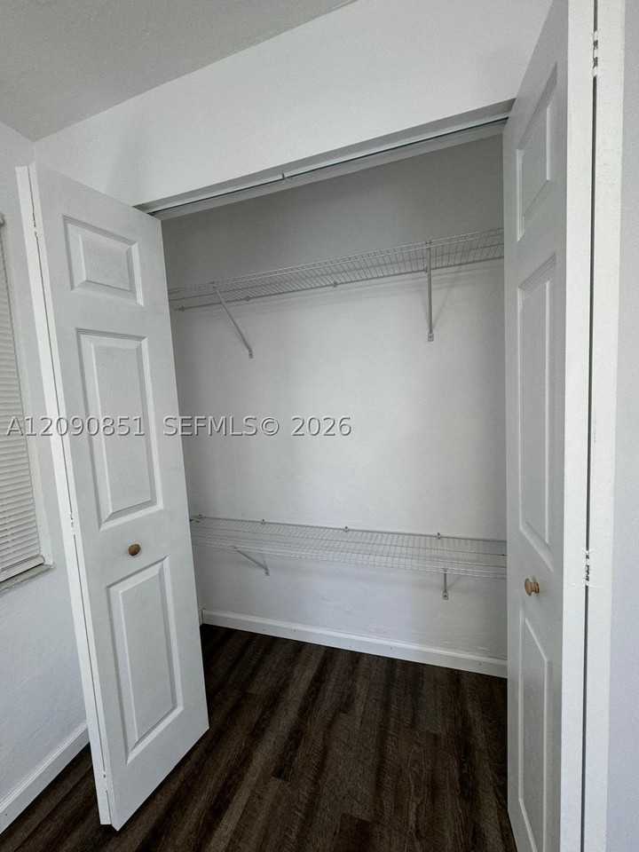 1416 Sw 27th St - Photo 3 of 38