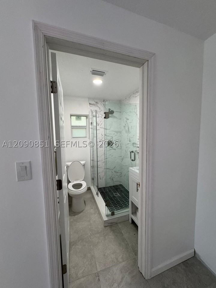 1416 Sw 27th St - Photo 4 of 38