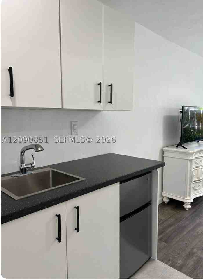 1416 Sw 27th St - Photo 7 of 38