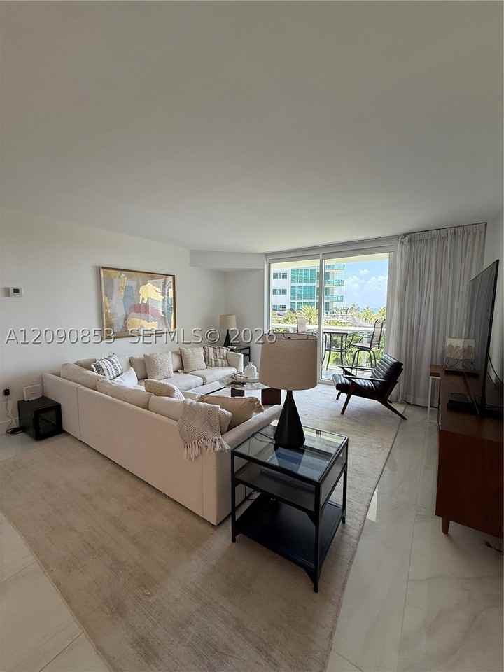 10275 Collins Ave #434 - Photo 3 of 17
