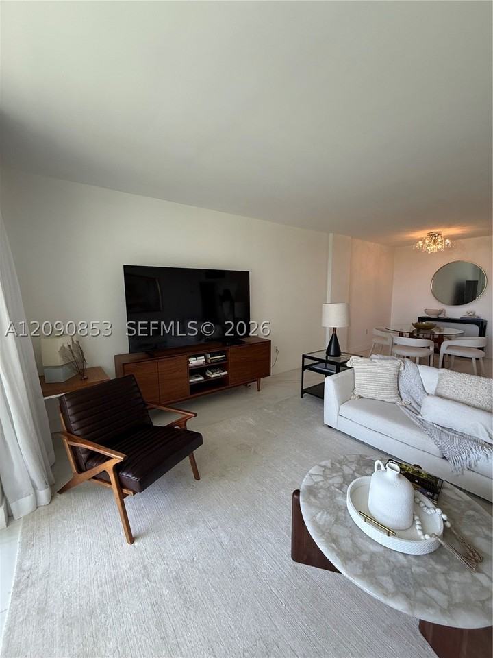 10275 Collins Ave #434 - Photo 4 of 17