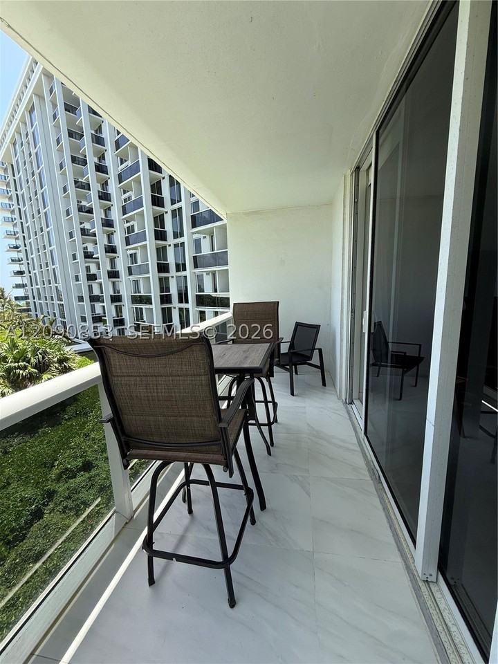 10275 Collins Ave #434 - Photo 5 of 17