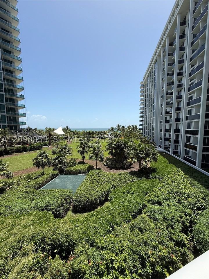 10275 Collins Ave #434 - Photo 6 of 17