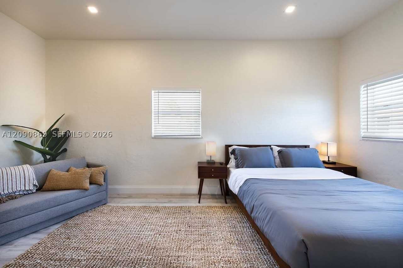 115 Se 2nd St #2 - Photo 2 of 10