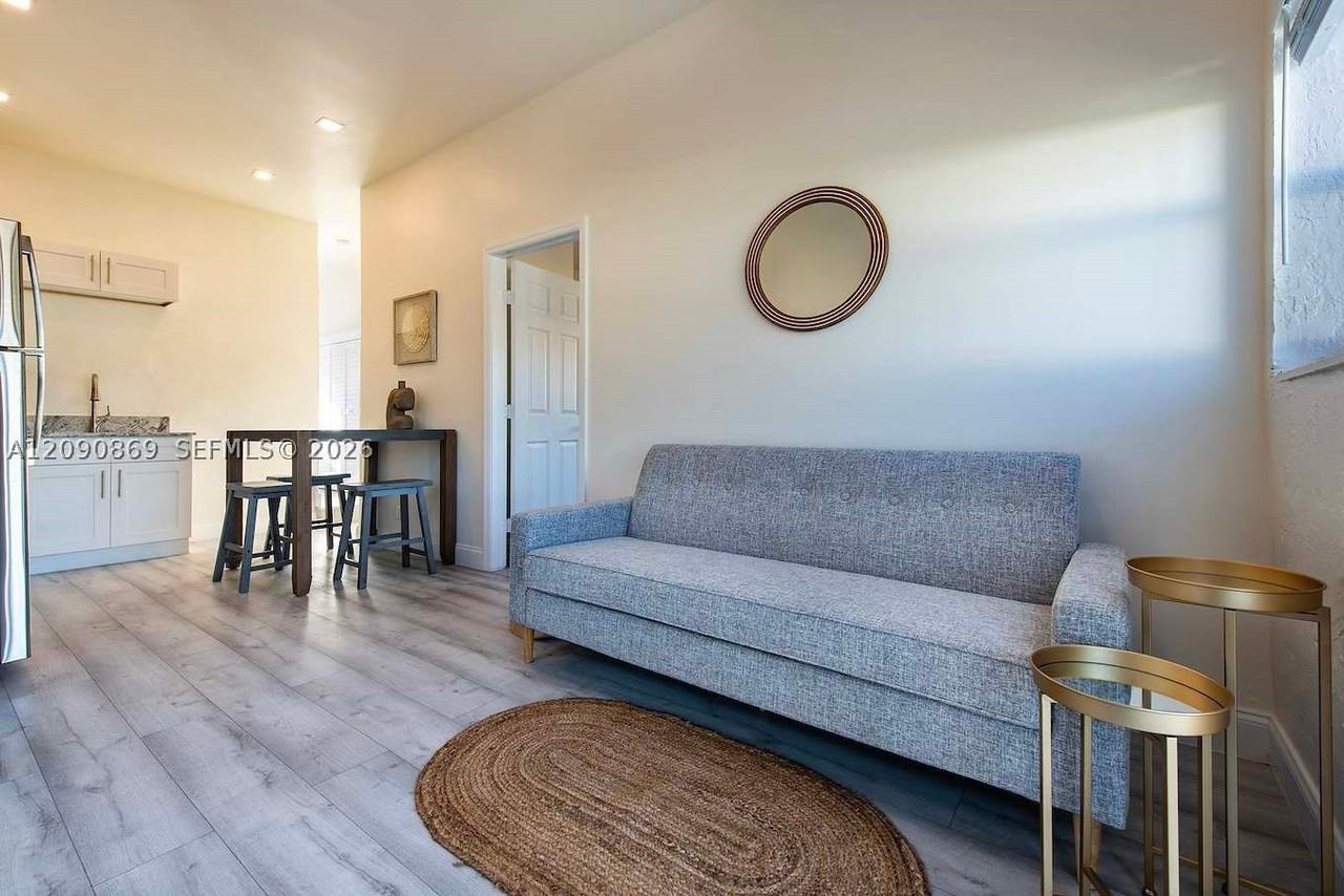 115 Se 2nd St #2 - Photo 3 of 10
