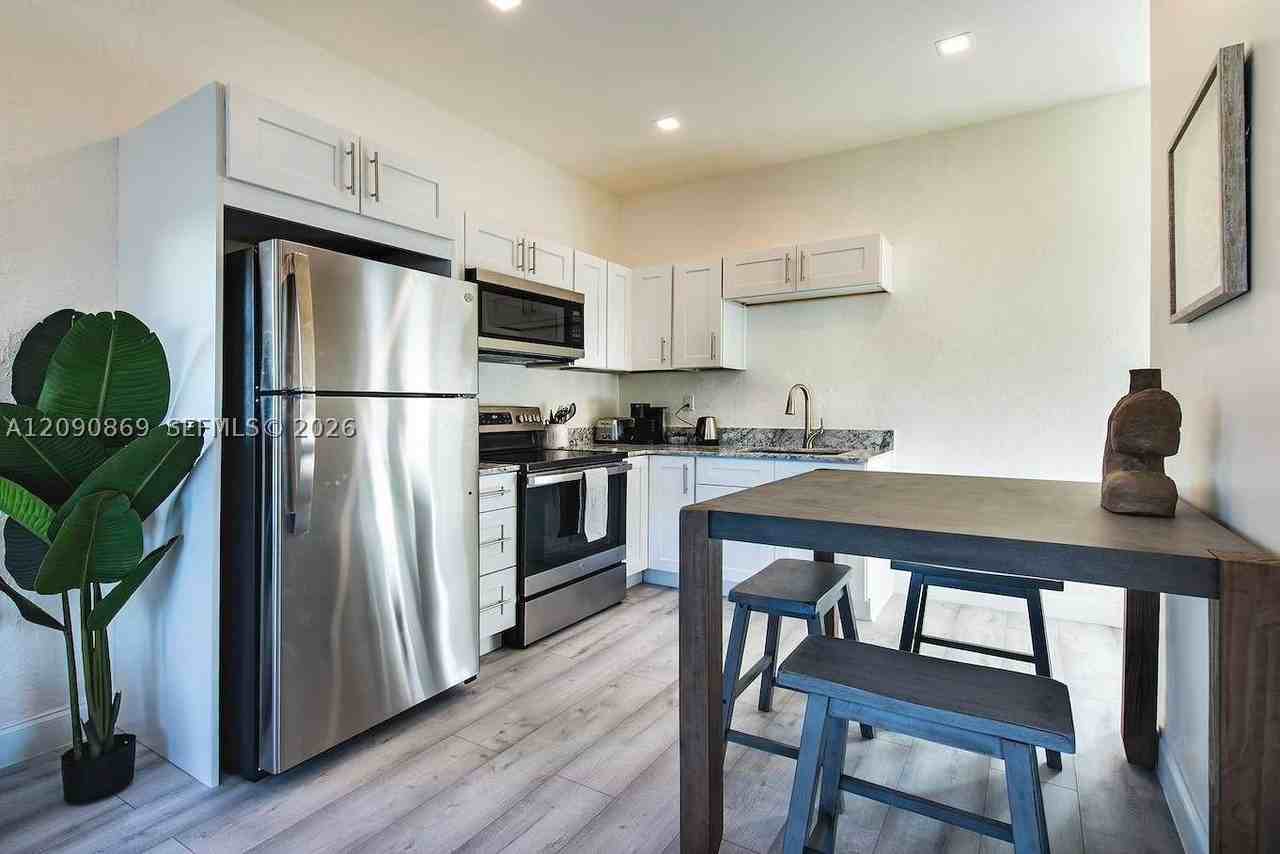 115 Se 2nd St #2 - Photo 4 of 10