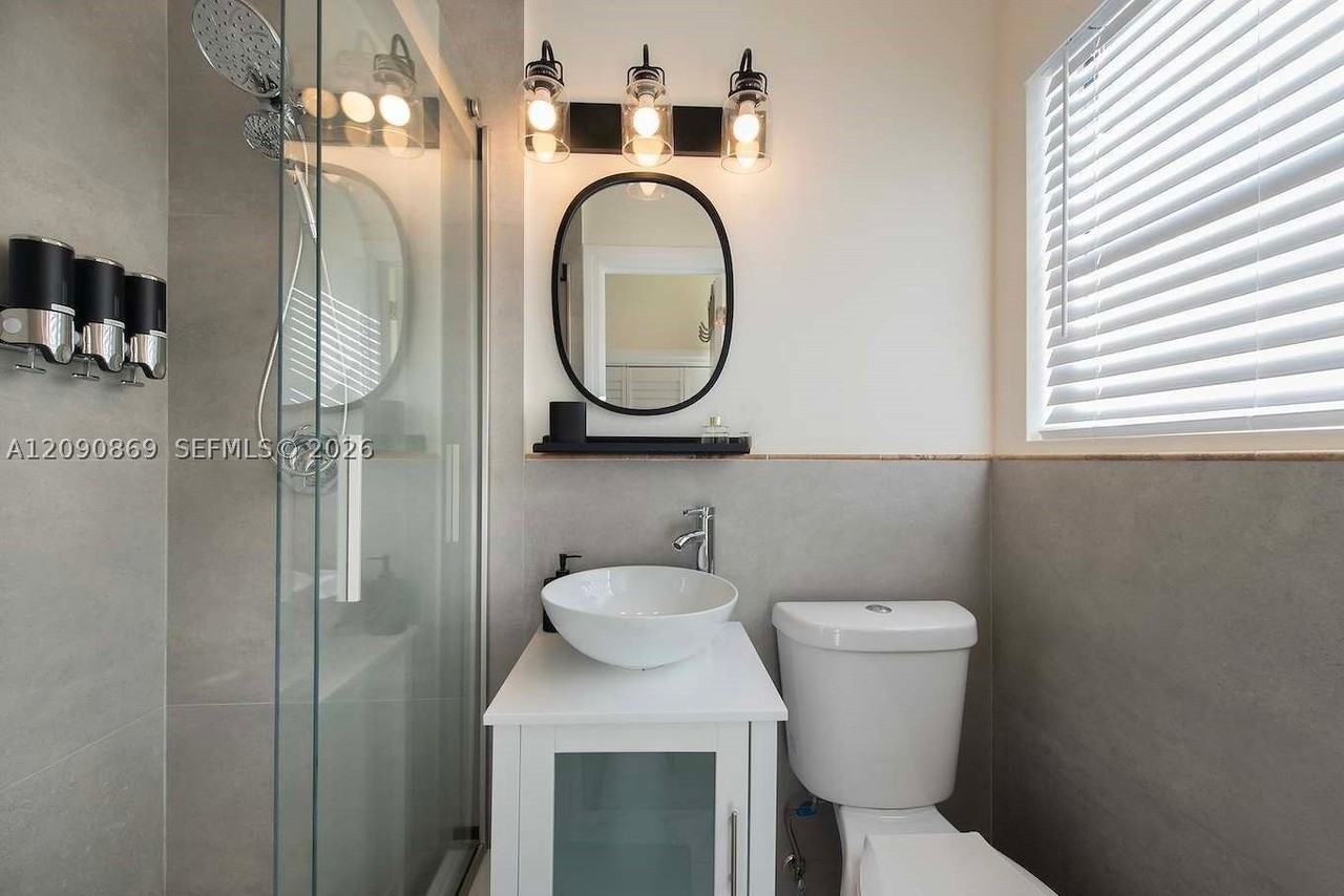 115 Se 2nd St #2 - Photo 5 of 10