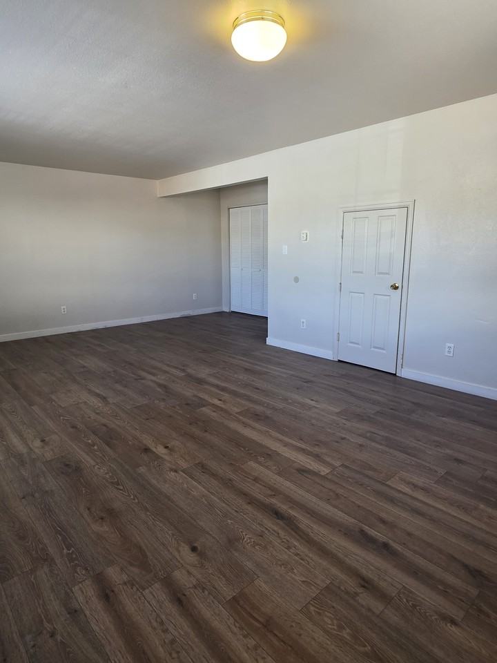 2849 Morningside Court Unit F - Photo 7 of 9