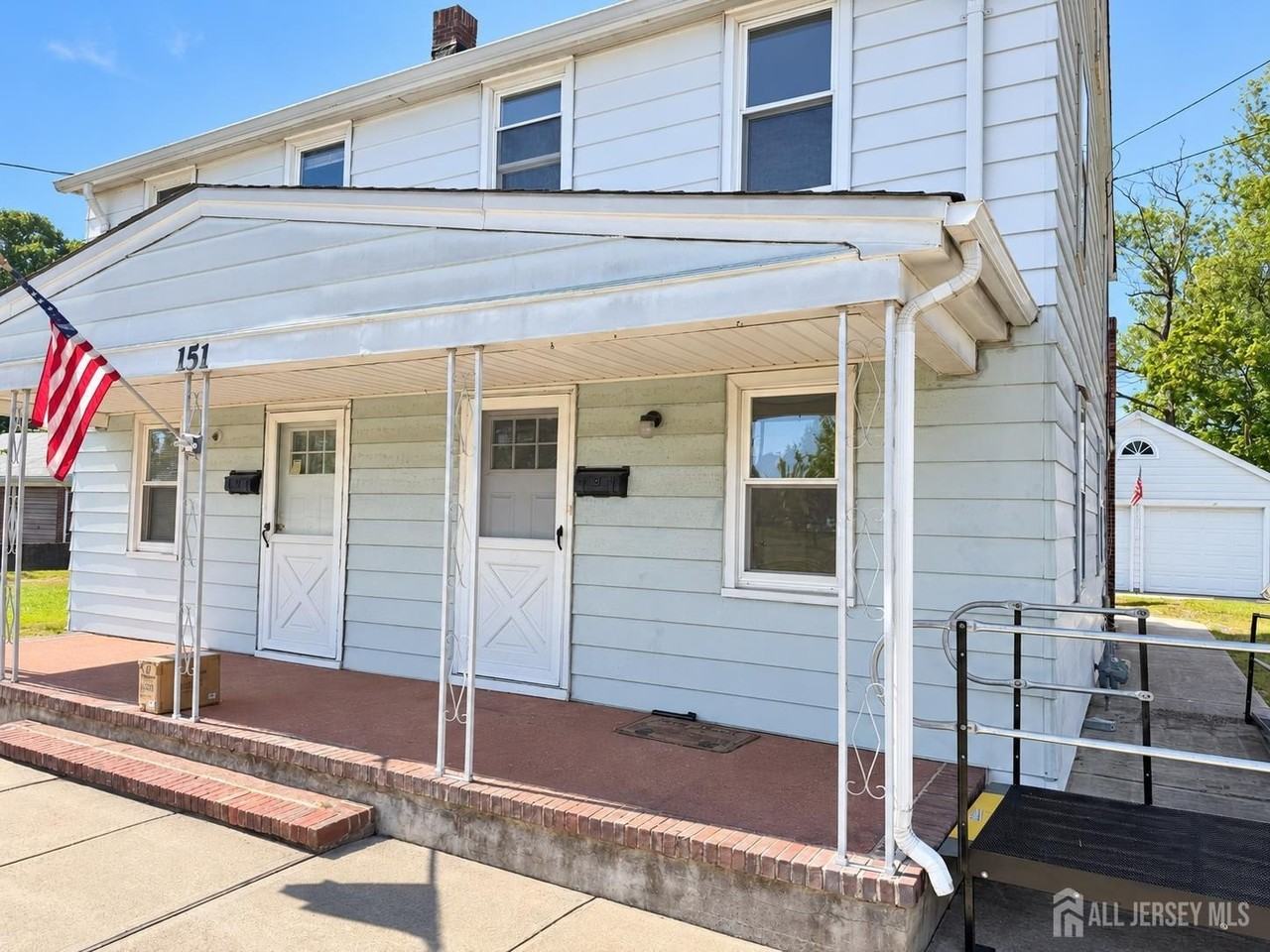 151 Macarthur Ave - Photo 2 of 23