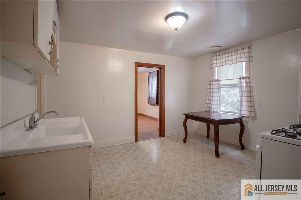 8 Whitehead Ave #B - Photo 4 of 10