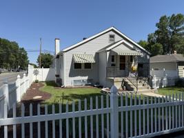 featured image of 2423 Pine St