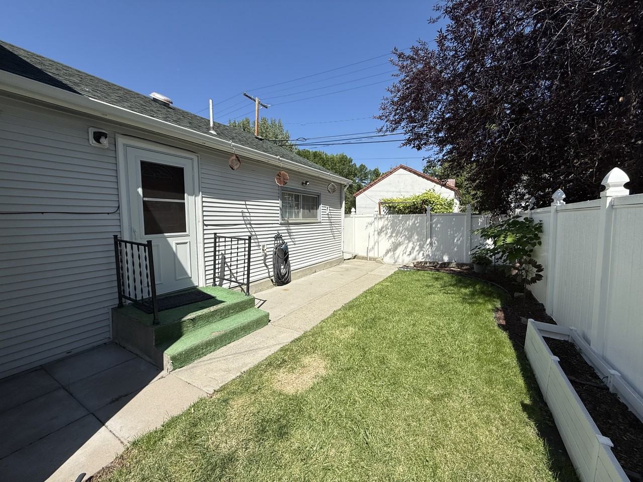 2423 Pine Street - Photo 5 of 25