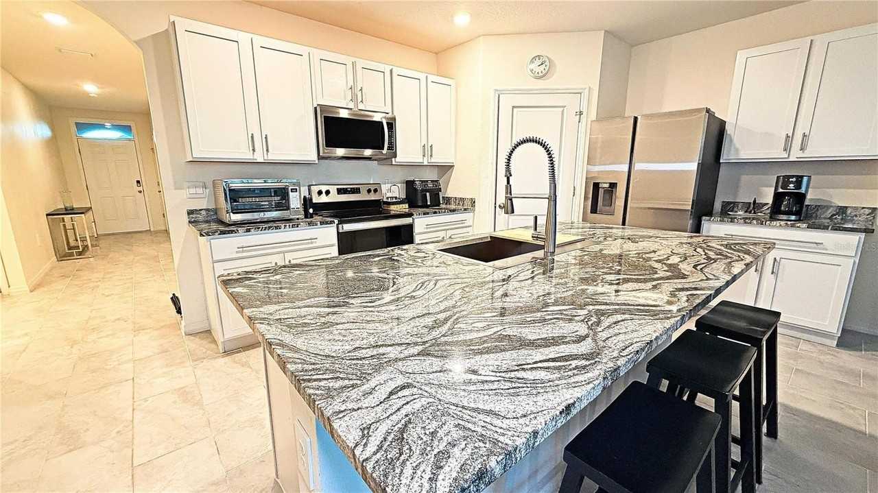 17436 Harvest Moon Way - Photo 4 of 11