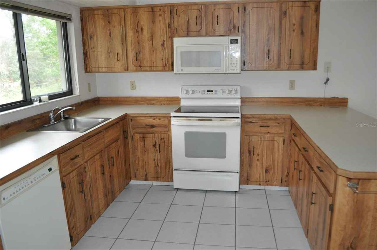 127 Persimmon Dr - Photo 5 of 11