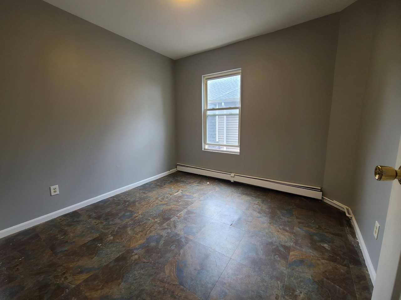 90 Chadwick Avenue - Photo 5 of 9