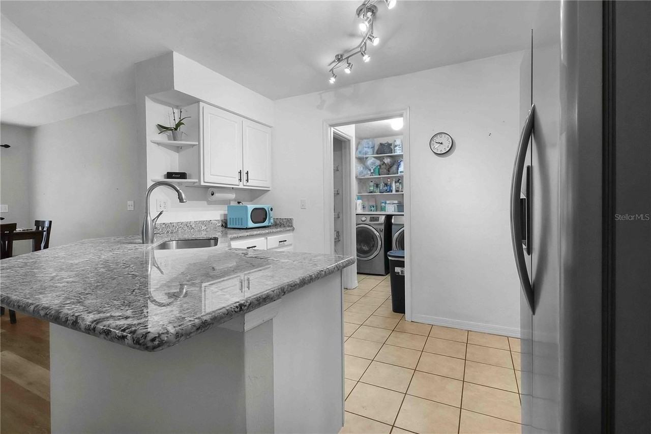 3211 Nw 25th Ter - Photo 3 of 23
