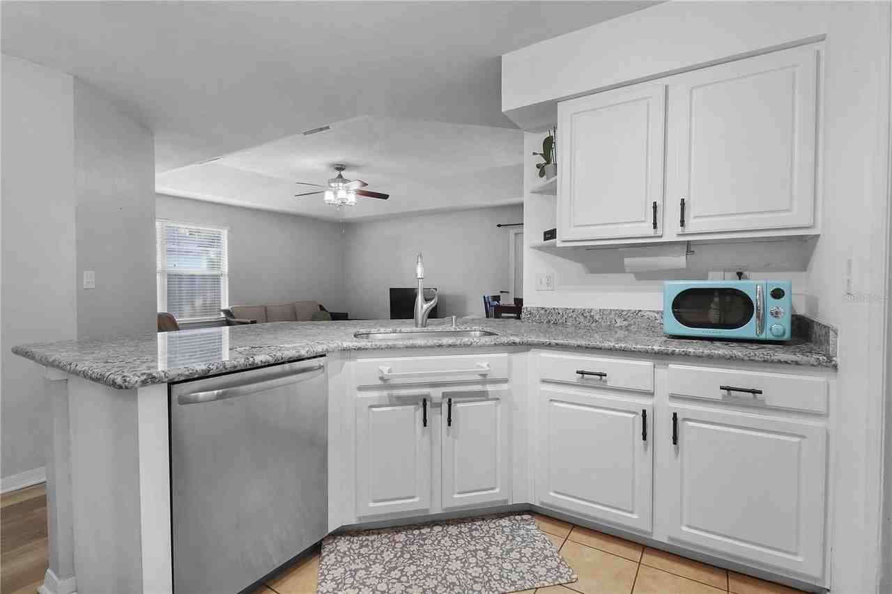 3211 Nw 25th Ter - Photo 4 of 23