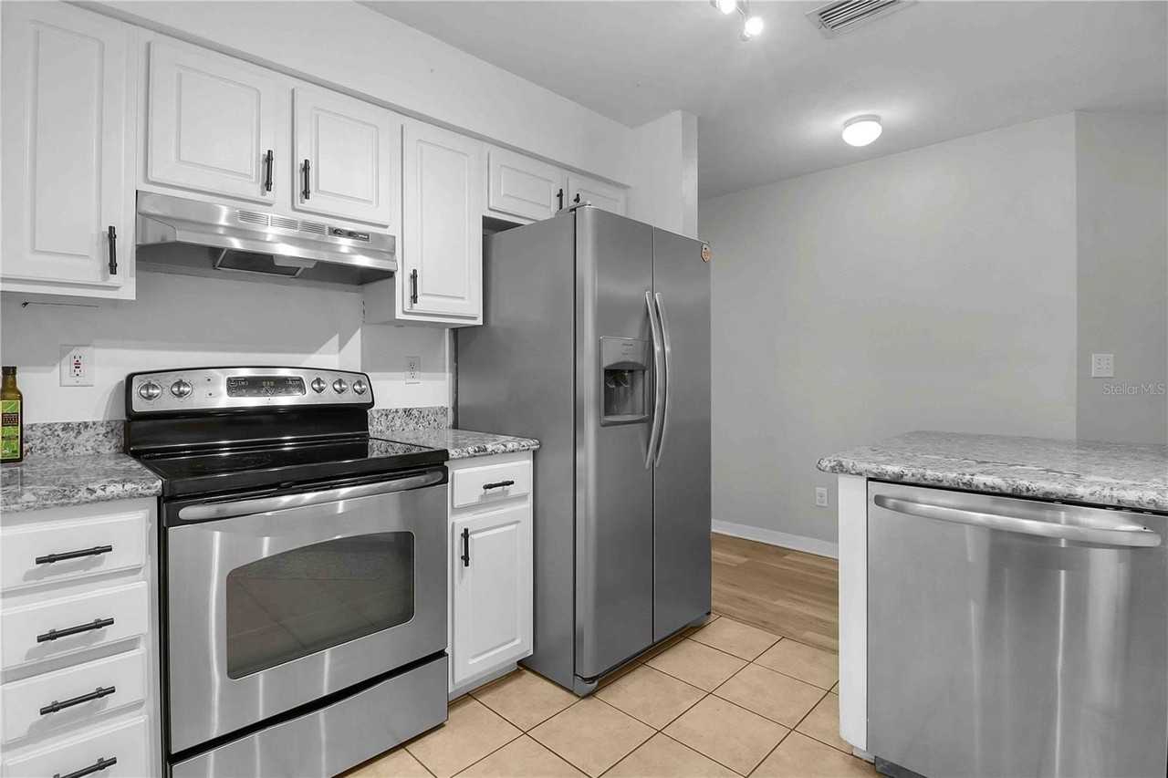 3211 Nw 25th Ter - Photo 5 of 23
