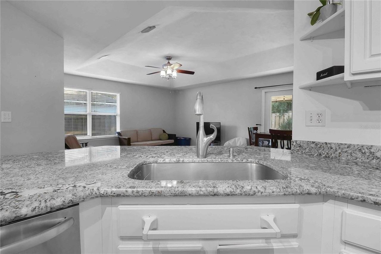 3211 Nw 25th Ter - Photo 6 of 23