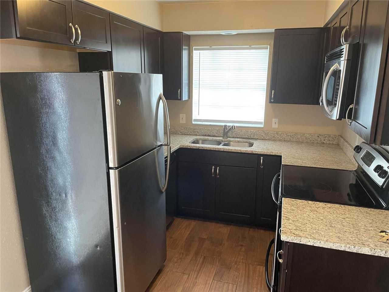 3029 Center St - Photo 2 of 10