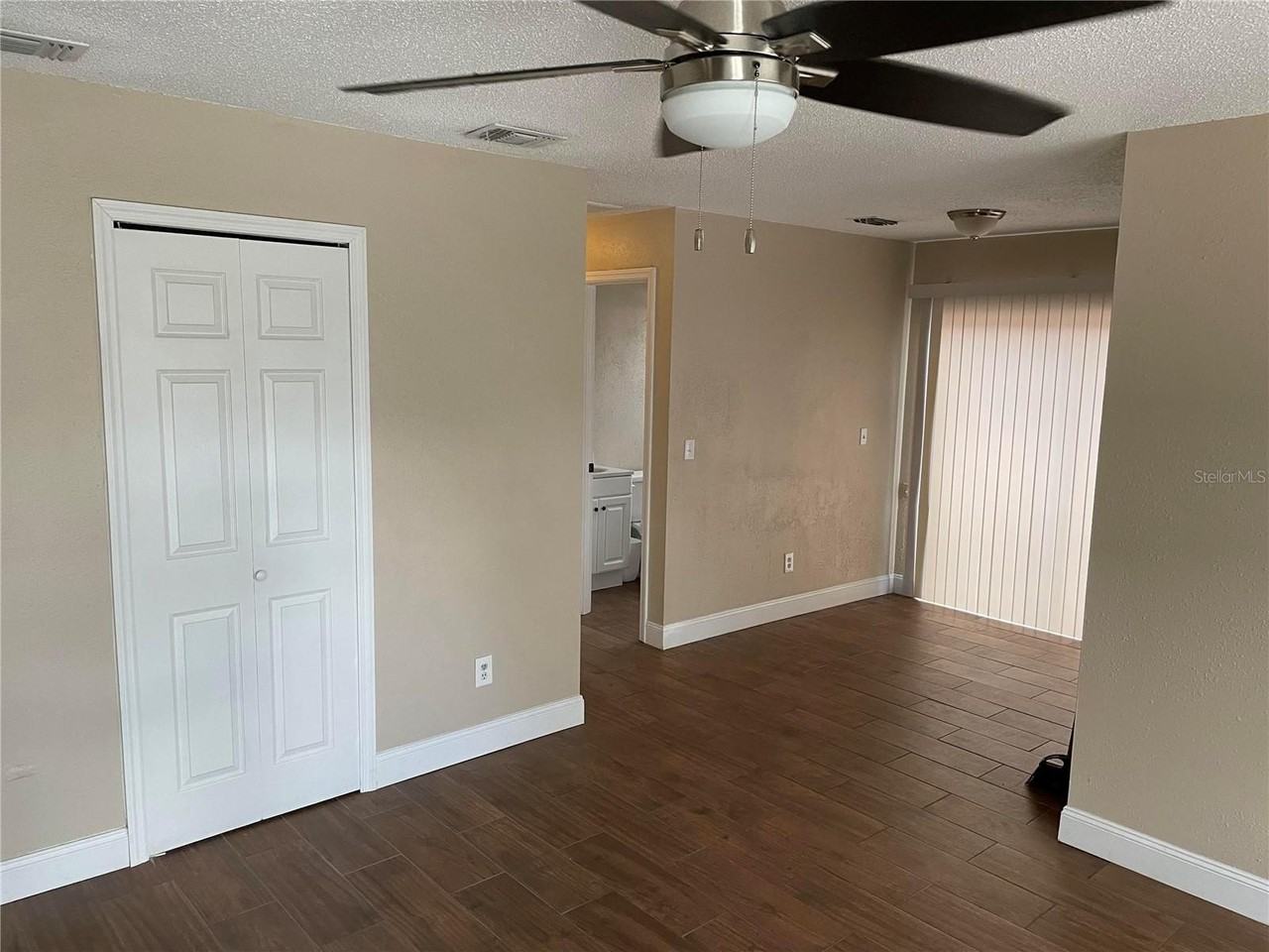 3029 Center St - Photo 4 of 10