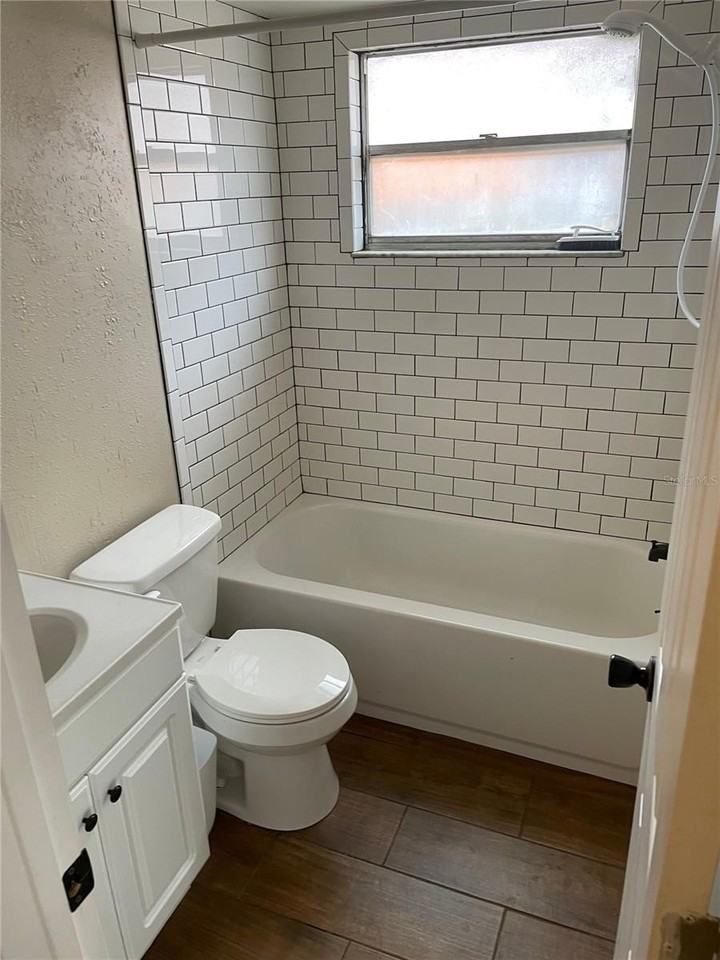 3029 Center St - Photo 5 of 10
