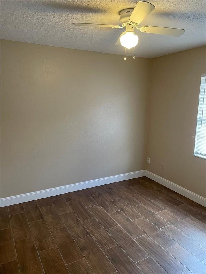 3029 Center St - Photo 6 of 10