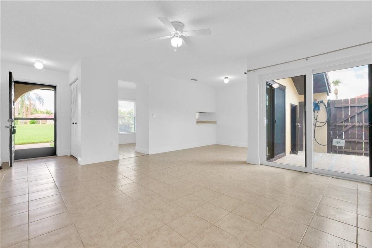475 Hunter Cir - Photo 4 of 15