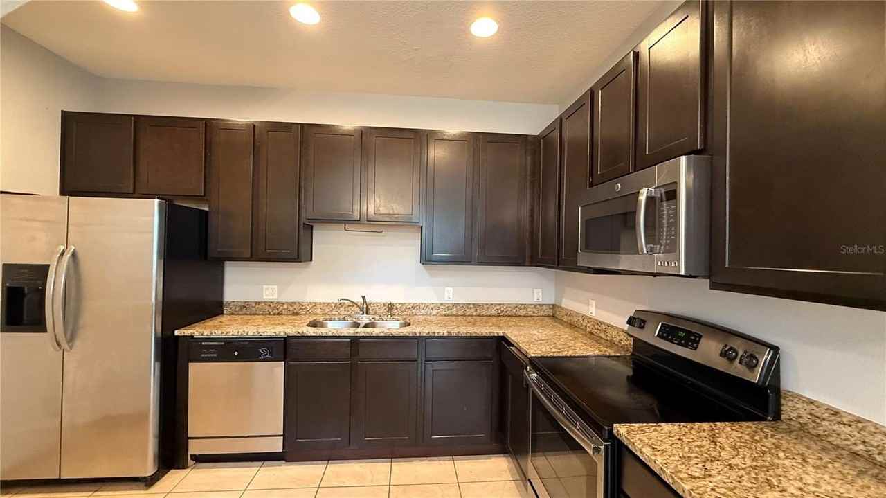 2381 Seven Oaks Dr - Photo 5 of 22